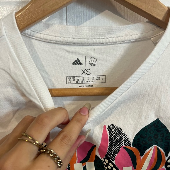 Adidas| t-shirt with flowers size xs - Picture 3 of 3
